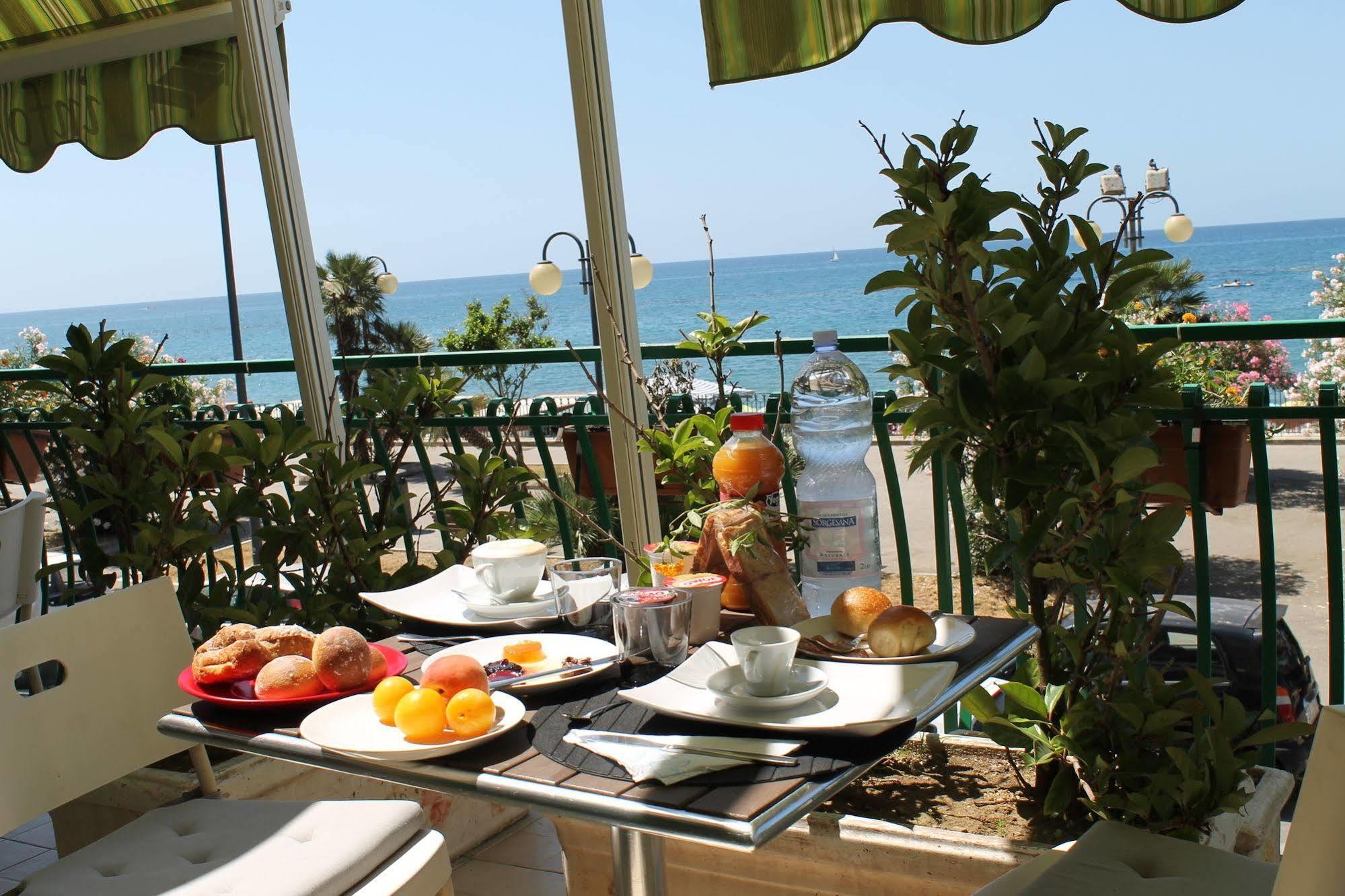B&B Salerno In Bagian luar foto